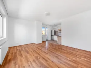 Pronájem bytu 1+kk, Praha - Kyje, Sicherova, 33 m2