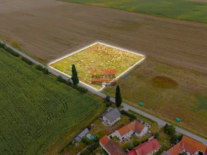 Prodej komerčního pozemku, Pištín, 8217 m2