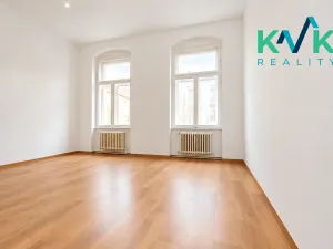 Prodej bytu 2+1, Karlovy Vary, Zámecký vrch, 72 m2