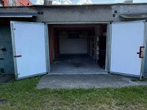 Pronájem garáže, Ostrava, Newtonova, 19 m2