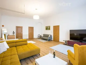 Pronájem bytu 2+1, Jindřichův Hradec, nám. Míru, 100 m2