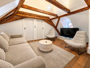 Pronájem apartmánu, Praha - Malá Strana, Malostranské náměstí, 117 m2