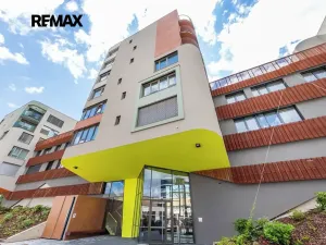 Pronájem bytu 1+kk, Praha - Radlice, U Komína, 37 m2