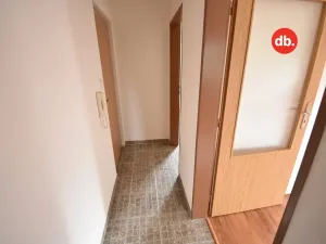 Pronájem bytu 2+1, Karlovy Vary, Modenská, 56 m2