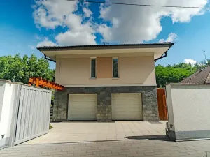 Pronájem rodinného domu, Benátky, 241 m2