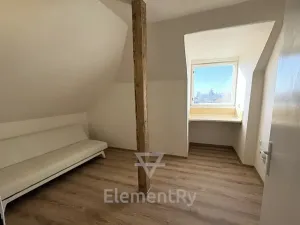 Pronájem atypického bytu, Hradec Králové, Malé náměstí, 20 m2