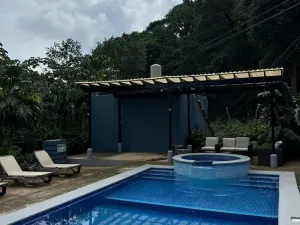 Prodej bytu 3+1, Coxen Hole, Roatán, Honduras, 139 m2