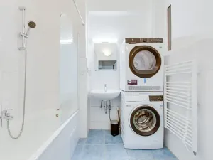 Pronájem bytu 1+kk, Praha, Sokolovská, 28 m2