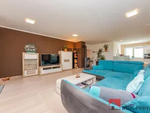 Prodej rodinného domu, Újezd, 346 m2
