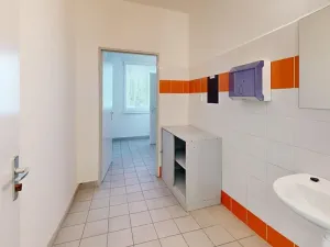 Pronájem kanceláře, Hradec Králové, Akademika Bedrny, 602 m2