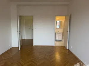 Pronájem bytu 2+1, Praha - Malá Strana, Šeříková, 50 m2