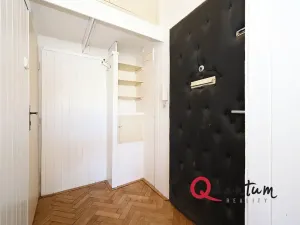 Pronájem bytu 1+kk, Praha - Holešovice, Veverkova, 29 m2