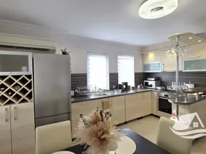 Prodej rodinného domu, Pomorie, Bulharsko, 166 m2
