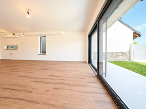 Prodej vícegeneračního domu, Šestajovice, Komenského, 275 m2