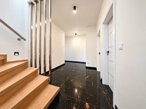 Prodej vícegeneračního domu, Šestajovice, Komenského, 275 m2