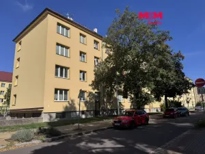 Pronájem bytu 2+kk, Pardubice - Zelené Předměstí, Benešovo náměstí, 49 m2