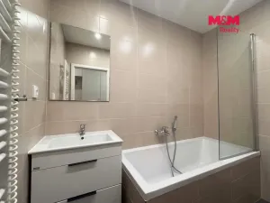 Pronájem bytu 2+kk, Pardubice - Zelené Předměstí, Benešovo náměstí, 49 m2