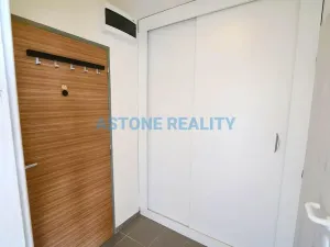 Pronájem bytu 1+kk, Praha - Troja, Krynická, 30 m2