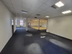 Pronájem kanceláře, Brno, Valchařská, 350 m2