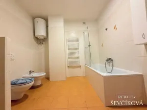Pronájem bytu 2+kk, Holice, náměstí T. G. Masaryka, 52 m2