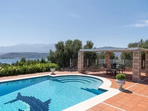Prodej vily, Stérnes Héraklion, Řecko, 340 m2