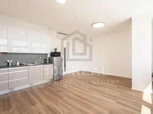Pronájem bytu 1+kk, Pardubice, třída Míru, 37 m2