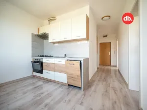 Pronájem bytu 2+1, Karlovy Vary, Krymská, 52 m2