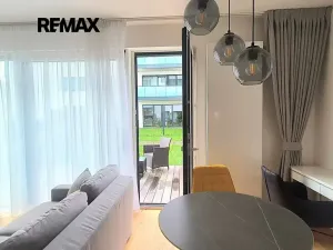 Pronájem bytu 1+kk, Praha - Smíchov, Podbělohorská, 39 m2