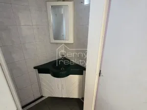 Pronájem obchodního prostoru, Pardubice, Habřinská, 92 m2