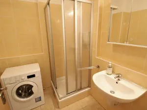 Pronájem bytu 1+kk, Praha - Kunratice, Pod Haltýřem, 29 m2