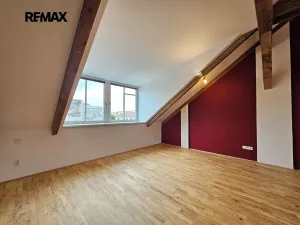 Pronájem atypického bytu, Praha - Vršovice, Čeljabinská, 110 m2