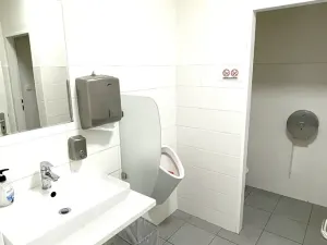 Pronájem kanceláře, Praha - Holešovice, Dělnická, 1252 m2
