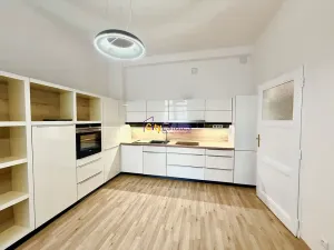 Prodej bytu 2+kk, Praha - Holešovice, Veverkova, 52 m2