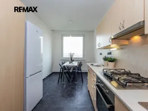 Prodej bytu 3+1, Praha - Modřany, Platónova, 74 m2