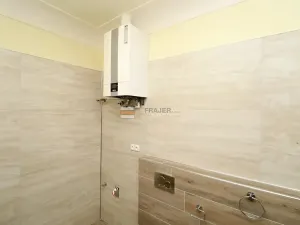 Pronájem bytu 1+1, Uhlířské Janovice, Václavské náměstí, 55 m2