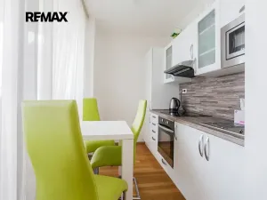 Pronájem bytu 1+kk, Praha - Žižkov, Ke kapslovně, 38 m2
