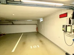 Pronájem garážového stání, Praha - Háje, Jurkovičova, 16 m2
