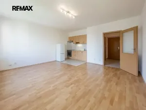 Pronájem bytu 1+kk, Praha - Horní Měcholupy, Padovská, 32 m2