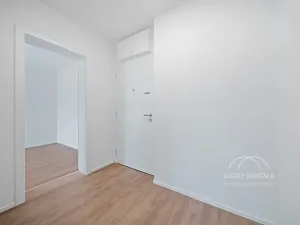 Pronájem bytu 1+kk, Praha - Chodov, Líbalova, 32 m2