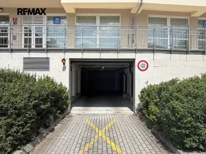 Pronájem garážového stání, Praha - Motol, Brdlíkova, 20 m2