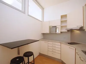 Pronájem kanceláře, Praha - Smíchov, Štefánikova, 82 m2
