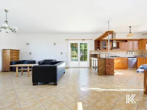 Prodej kanceláře, Hrochův Týnec, 356 m2