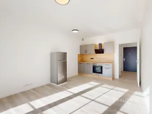 Pronájem bytu 1+kk, Praha - Kbely, Mladoboleslavská, 27 m2