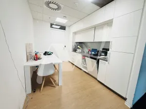 Pronájem kanceláře, Praha - Karlín, Rohanské nábřeží, 337 m2