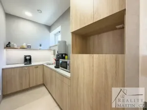 Prodej obchodního prostoru, Jesenice, V Roháči I., 109 m2