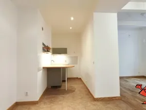 Pronájem kanceláře, Praha - Vysočany, Mlékárenská, 48 m2