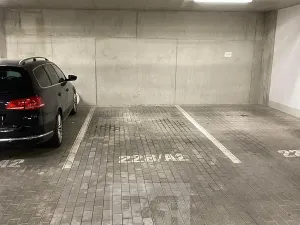 Pronájem garážového stání, Praha, 16 m2