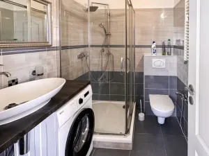 Prodej obchodního prostoru, Karlovy Vary, nábřeží Jana Palacha, 340 m2