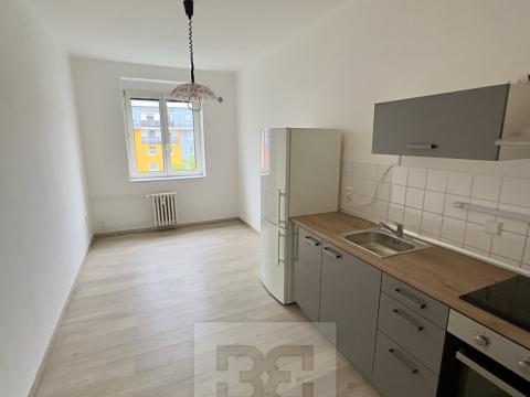 Pronájem bytu 2+kk, Praha - Vysočany, Podnádražní, 43 m2