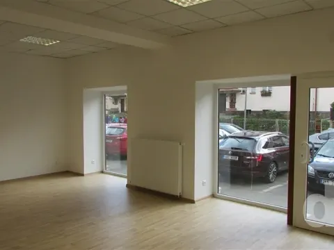 Pronájem obchodního prostoru, Karlovy Vary, Moskevská, 64 m2